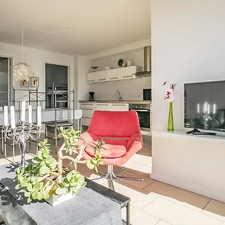 4 Person In Bogense-by Traum بوجنسي